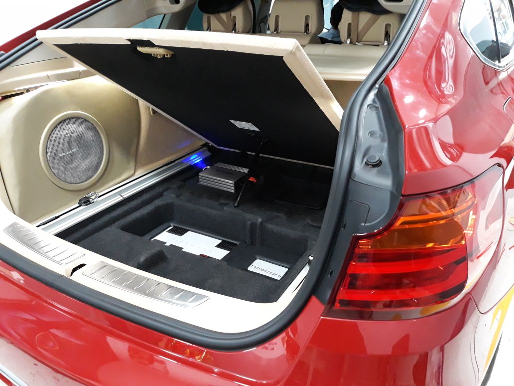 Nâng cấp âm thanh xe BMW 330i