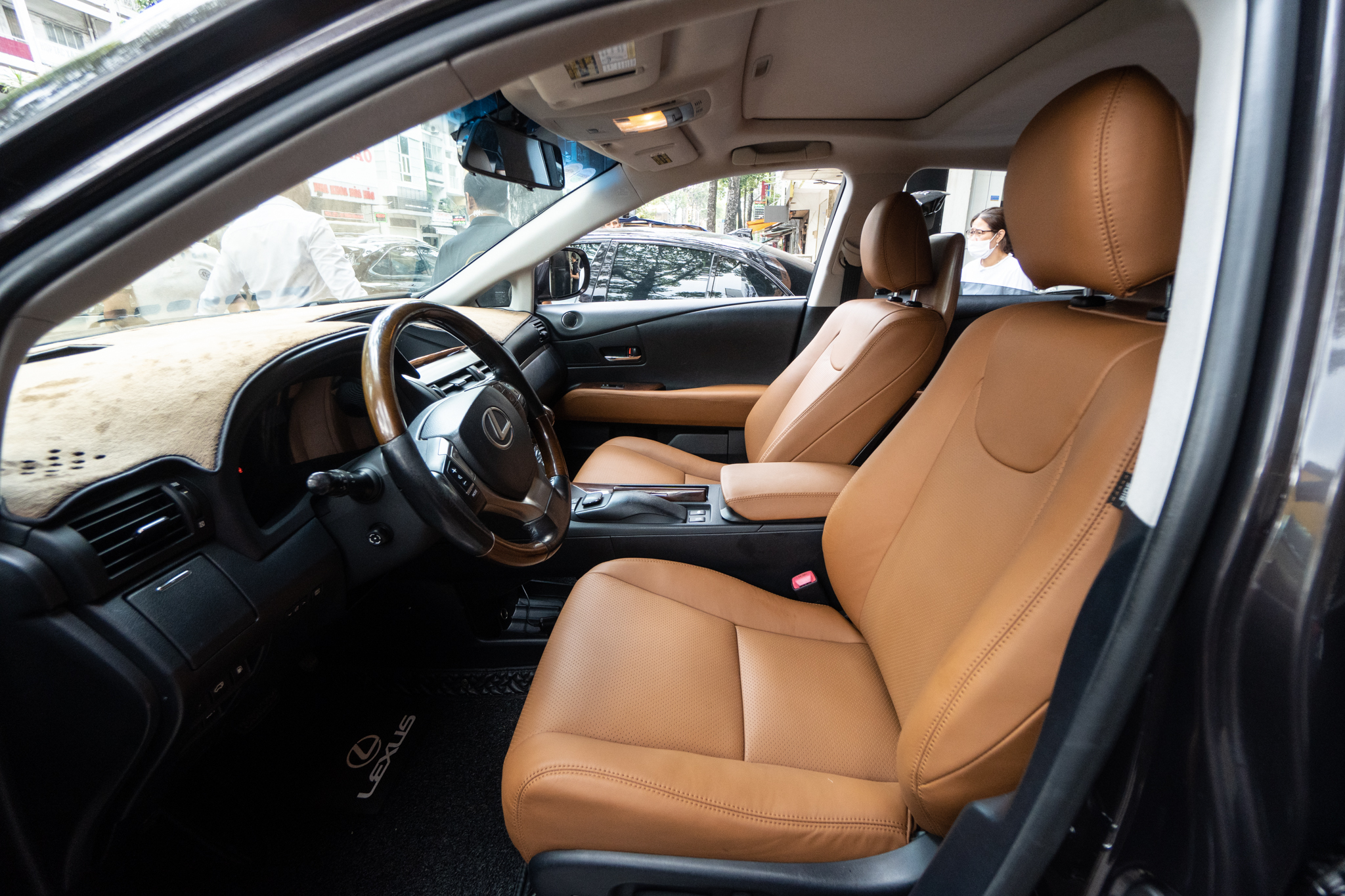 Đổi màu nội thất chi tiết xe Lexus 450h