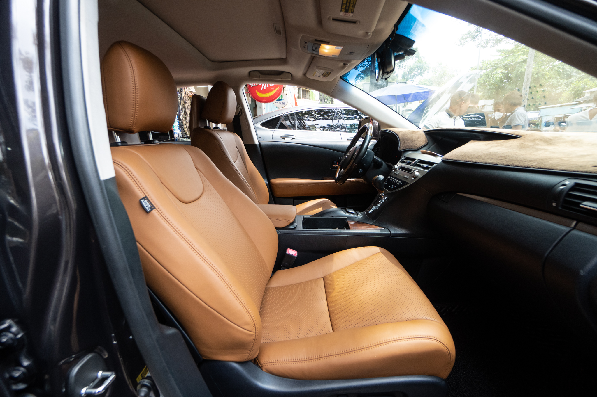 Đổi màu nội thất Lexus 450h