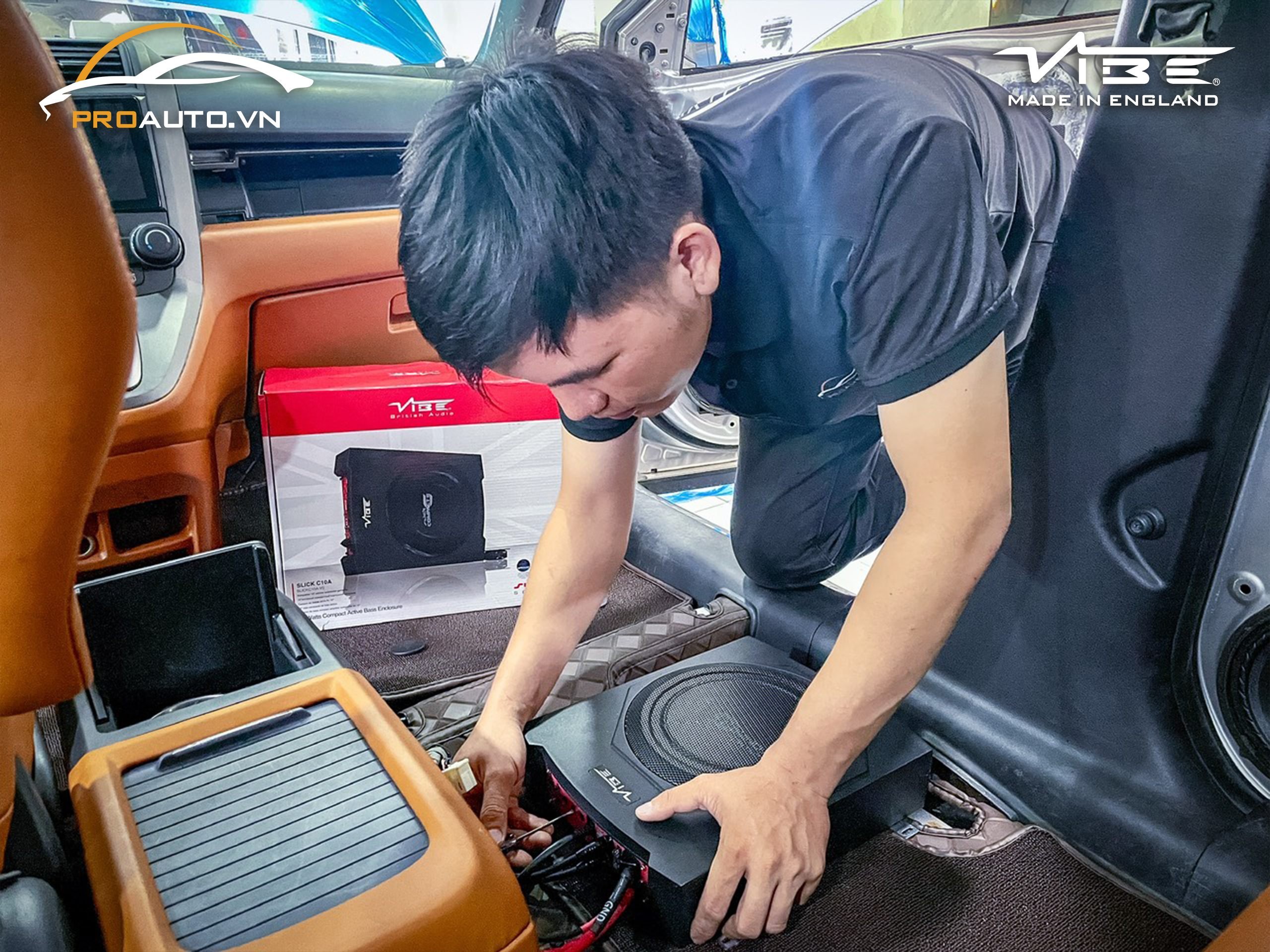 Hình nâng cấp âm thanh Vibe (Loa sub điện gầm ghế) cho xe Honda CR-V