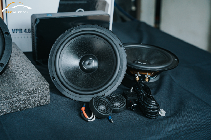 Nâng cấp âm thanh cho VinFast LimoGreen với loa 2 way thương hiệu Gladen