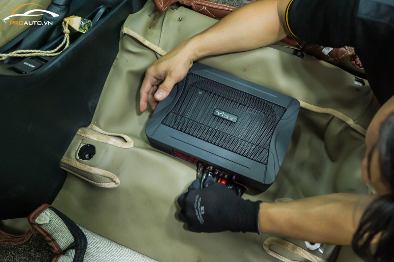 Nâng cấp âm thanh cho VinFast LimoGreen với Sub điện thương hiệu Vibe